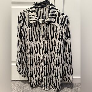 PrettyLittleThing Black and White Shirt